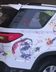 |搞笑GIF：都建功立业了，还是改不掉看见妹子就想抱的冲动