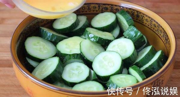 黄瓜鸡蛋饼|黄瓜最近火了,打入2个鸡蛋,不炒不凉拌,比吃肉还过瘾