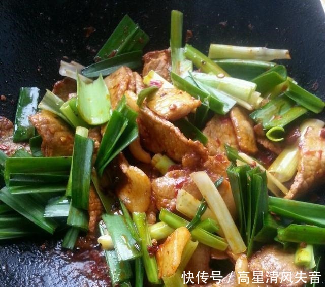 家常回锅肉,人在他乡能解思乡之苦的,莫过于吃一碗回锅肉