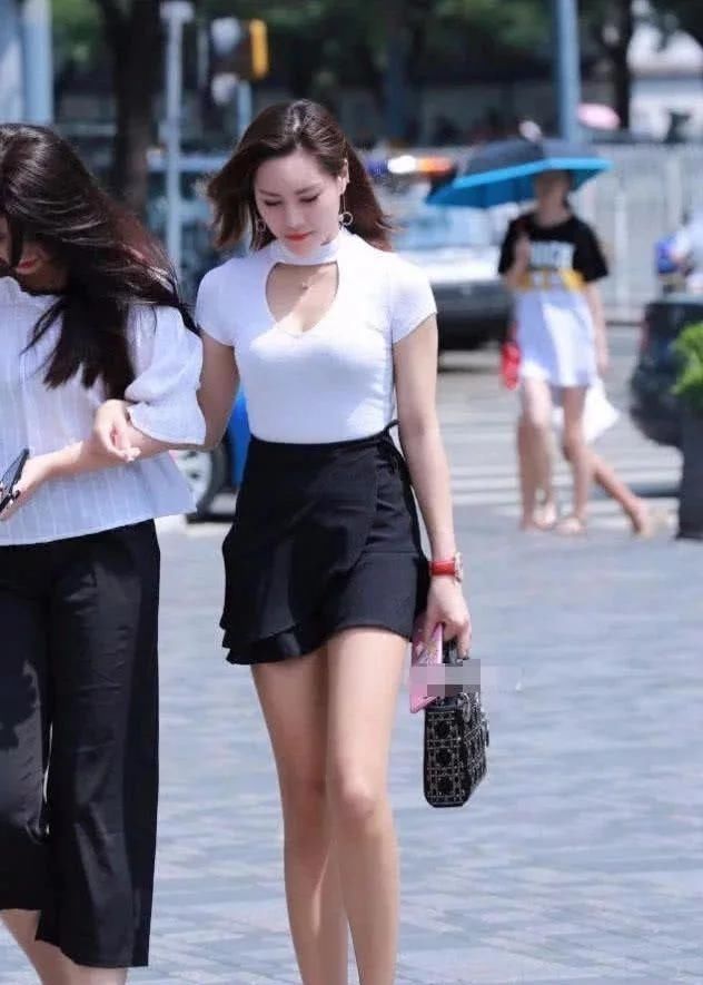 街拍漂亮姐姐长得这么美，不去当明星可惜了