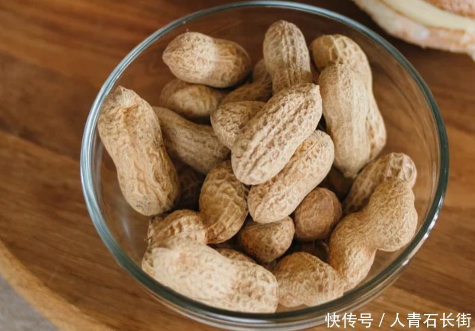 花生的含油量高达50，却堪称长寿果