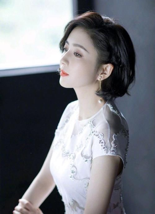 30岁以上的女人，别乱剪头发，推荐这些“减龄”的短发，特显年轻