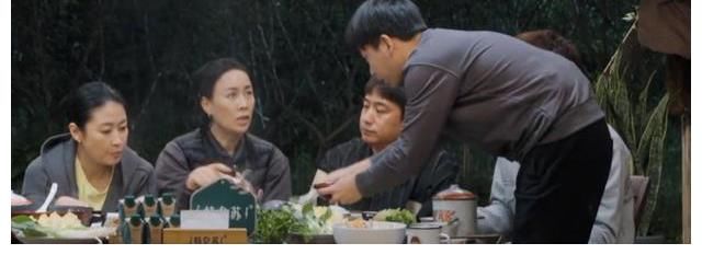 泥鳅|那英入住蘑菇屋，歌手变美食家，吐槽饭菜做得不够好，真不给面子