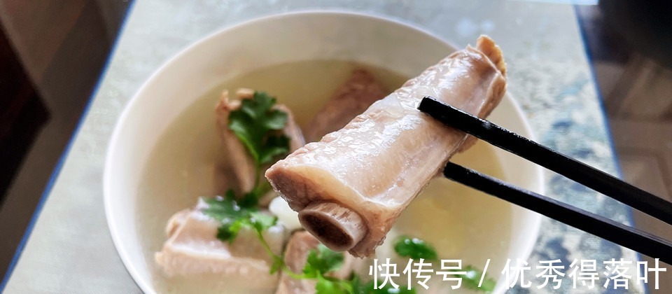 煮猪肉炖排骨时,切记“3不放”,肉香味道正,无腥味无异味!