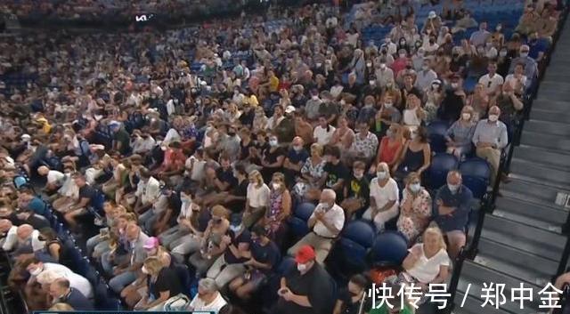 澳网|意外!纳达尔比赛闯进一只小蟋蟀,被球童轰到场边,观众报以掌声