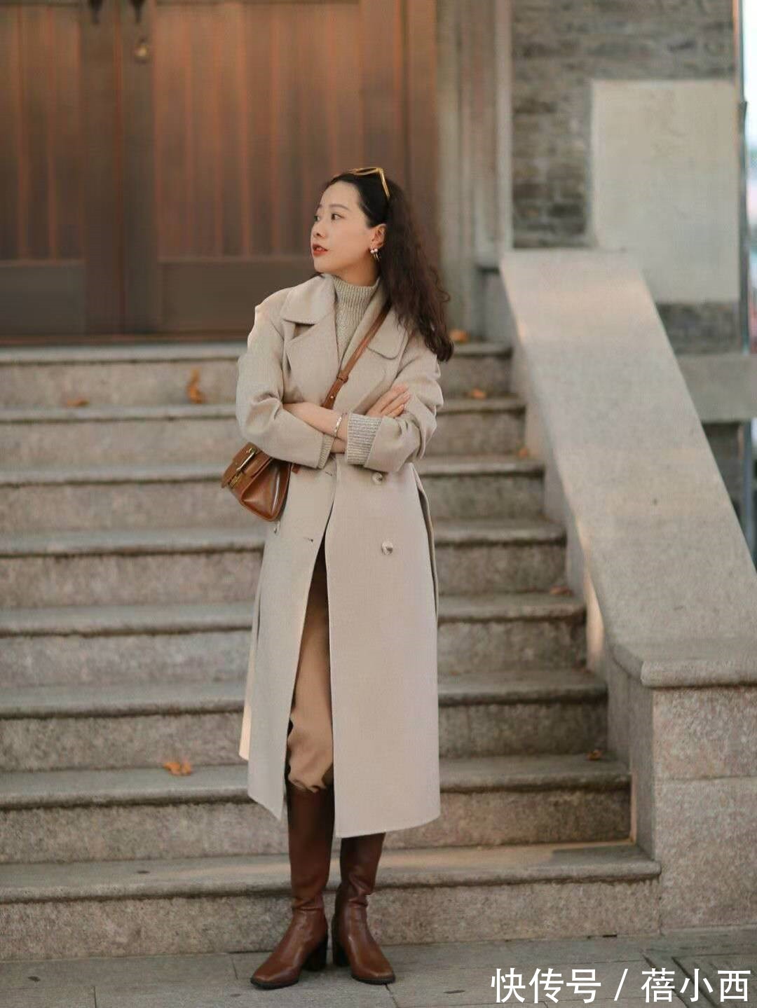 燕麦 女人无论年纪多大,冬季建议多穿这3种颜色大衣,高级洋气又好看