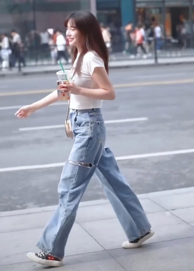 裤子|“一刀切”裤子刚走红,街头又火了“移花接木”裤,效果你想不到