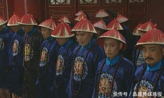 补子|清朝王公大臣的服饰,除了等级补卦,为何里面必须穿蟒袍?