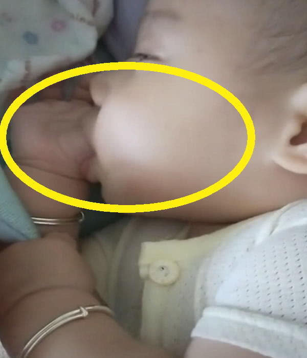 宝妈|妈妈不让宝宝吃手指,“戏精”宝宝学会这一招,妈妈笑出声来