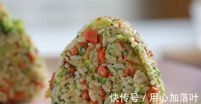 想吃火腿蔬菜饭团不要去早餐点买了,香软可口,简单易学更健康!