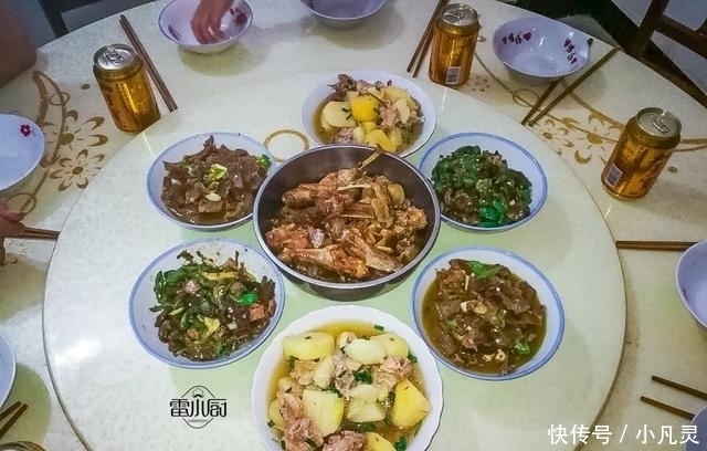 农村人待客就是实在,7个菜全是大碗装,9个人都没吃完!