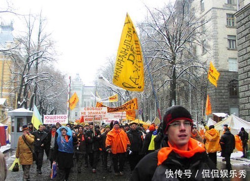 政治家|东欧剧变后的局势:西方势力群狼政策,如何颠覆东欧政权