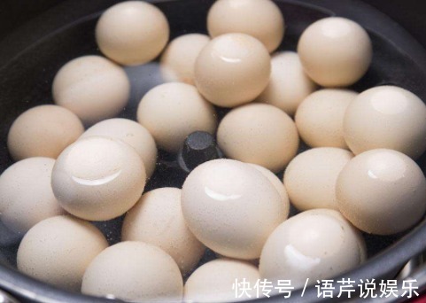 食用|早上坚持吃一个煮鸡蛋,几大好处不请自来,但要注意2个食用细节