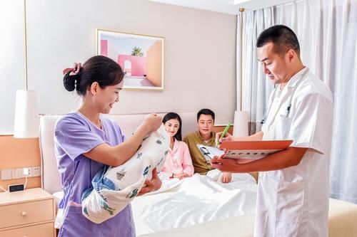 一览表|伺候产妇坐月子的最佳候选人一览表出炉，优劣势很明显，你别选错