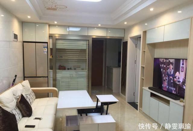 很实用|61平的小户型,老公在客厅打了好多柜子,入住后才知道很实用