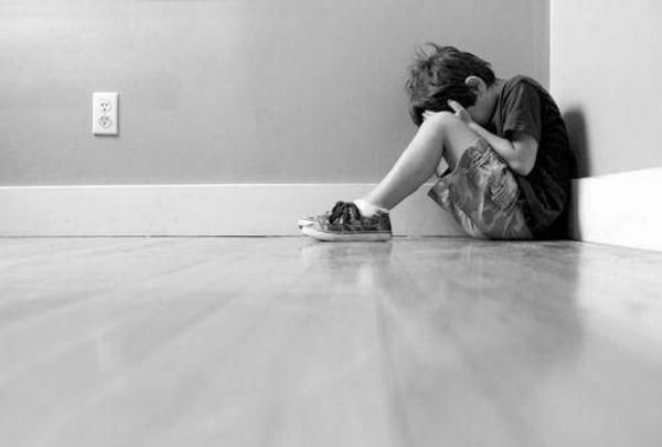 我们这一代|以前的孩子多么抗打抗骂,现在的孩子真脆弱!错,这只是一种假象