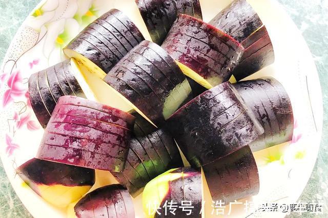 小鹿|茄子这样做，比红烧、鱼香还美味！酱香惹味，吃的每一口都超满足