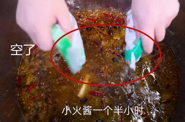 “盐王爷”半吨越发嚣张，一顿饭2袋盐，网友：咸菜都不敢这么放