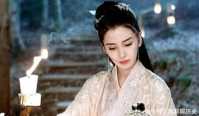 古代女子的裙摆那么长,为什么不怕被弄脏?网友:不必担心!