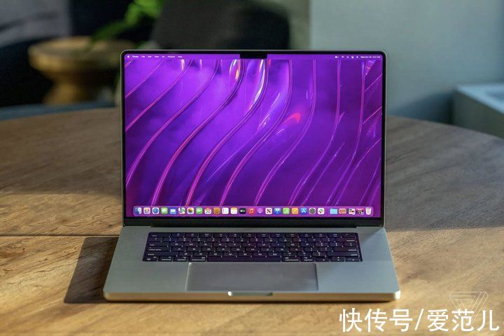 乔布斯|为什么 MacBook Pro 看起来厚了？