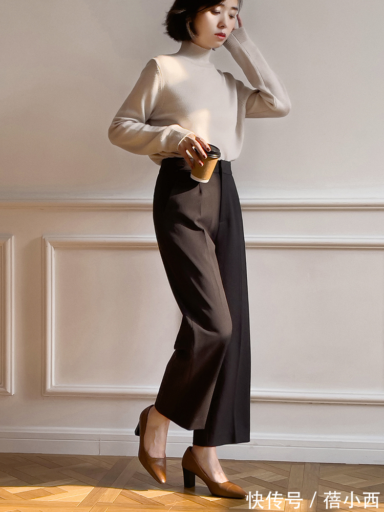 大地色|“毛衣+裤装”才是风靡今季的搭配组合,这样穿,超适合40+的女人