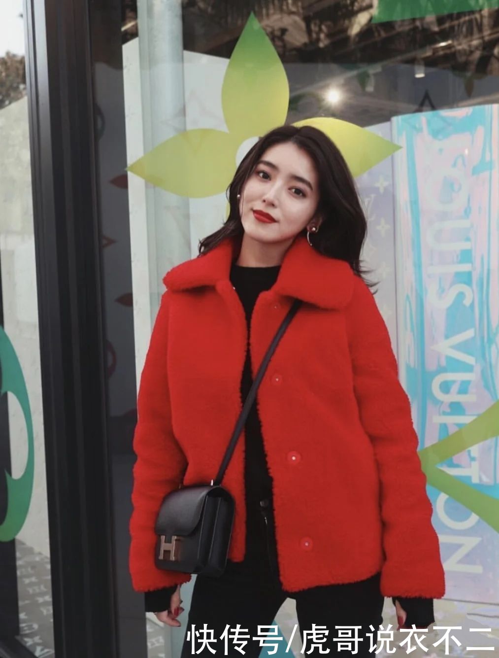 冬季怎么穿出高贵冷艳范？3种“红黑配”方案，好衣品手到擒来