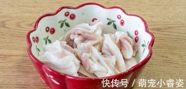 晒晒一家4口的晚餐，全是家常菜，用心搭配，家人爱吃，顿顿光盘