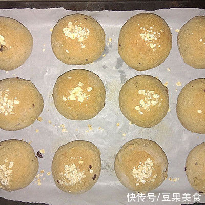 第一次尝试无油无糖全麦欧包，没想到这么好吃