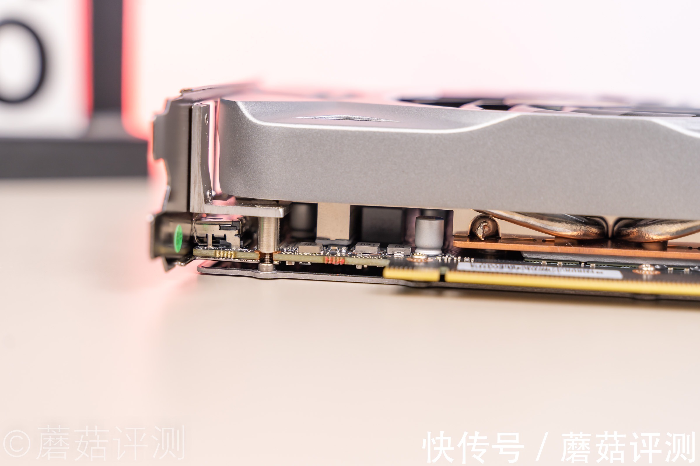 机箱|体积小巧，外形精致、影驰RTX3060金属大师Mini显卡 评测