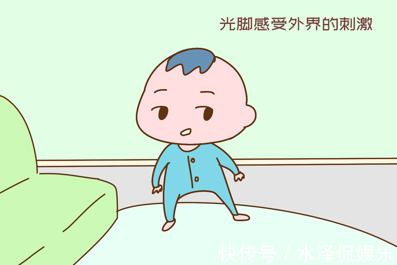 光脚|宝宝爱跟小袜子“较真”，到底是怎么回事事实让宝妈很心疼