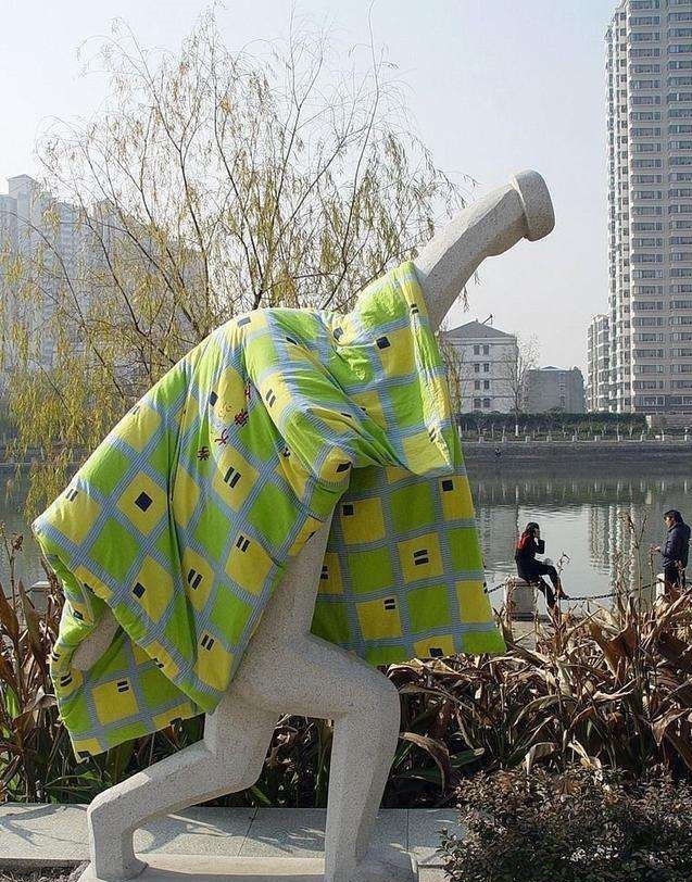 |大学生“晒被子”花样百出,一个比一个搞笑,网友浮想联翩呐