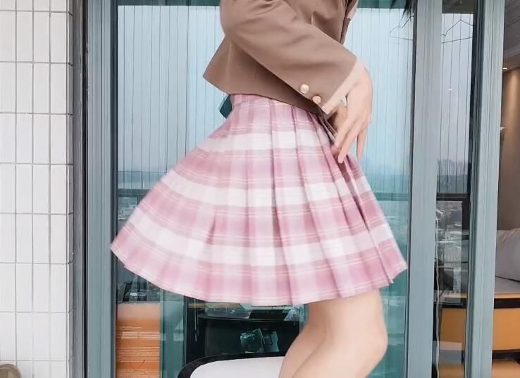 酷酷|酷酷的鑫再次穿JK女装，化了浓妆去买菜，路人都没眼看了