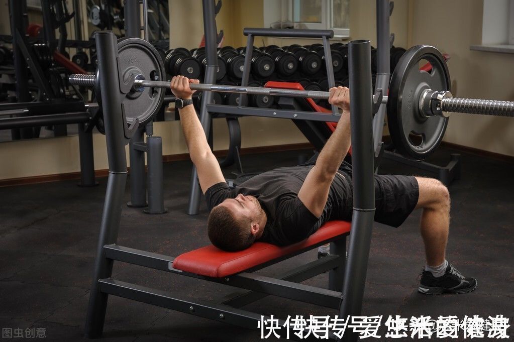 重量|快速练出胸肌的方法,练好这3个动作,拥有饱满厚实的胸肌
