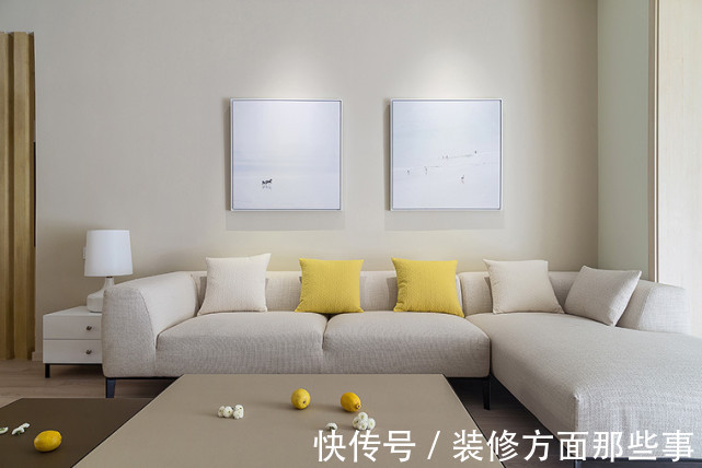 玄关|110平现代简约风三居室,浅色木质电视柜增添一抹现代高级质感