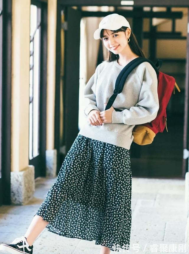 随性|卫衣+半裙=早秋最火混搭套路,时髦又有女人味