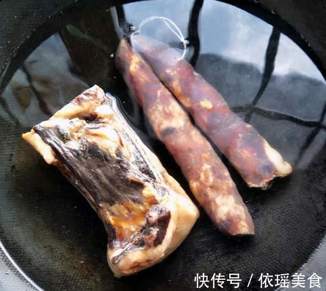 炒腊肉又干又硬？错在第1步，下锅前多做1步，香软有嚼劲，好吃