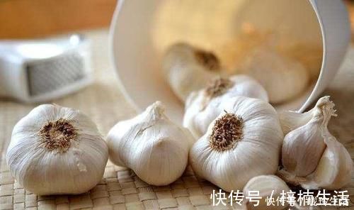 降血糖|常吃大蒜真的可以直接降血糖吗,生吃好还是熟吃好呢?