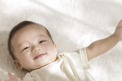 入睡困难|怎么引导宝宝晚上自主入睡的好习惯,不哄睡不奶睡且不吃夜奶