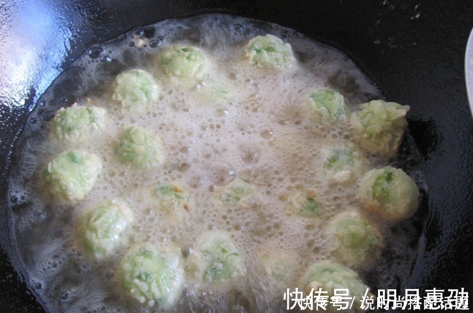 小人参|做萝卜丸子不用淀粉不用面粉，加它外酥里软不发硬，做一盆都吃光