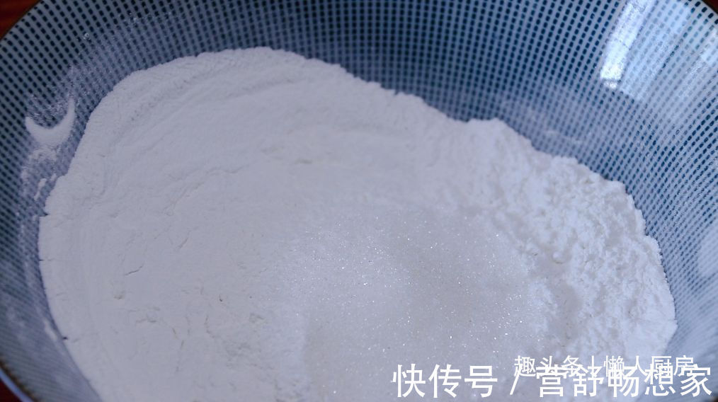 爆浆|年糕不用买,撒点糯米粉,加点热水自己做,咬一口,还会爆浆