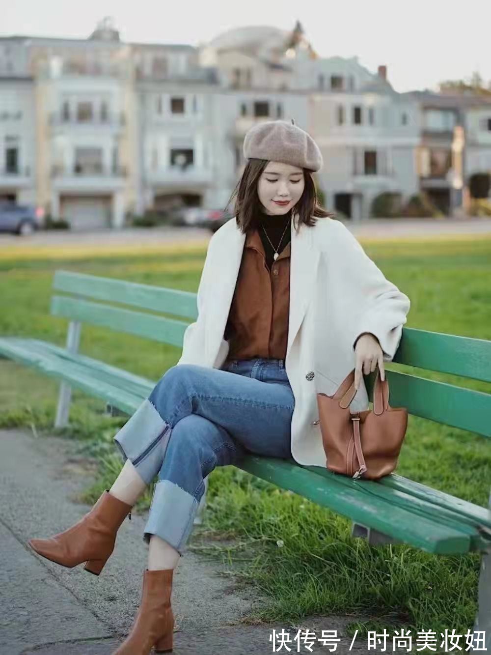 时髦|年过50岁的女人,学万能穿搭公式基础色+中性色,高级时髦