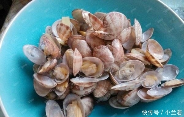 春天这海鲜“白菜价”,2元1斤,比鱼鲜嫩,比虾好吃,出锅后太香