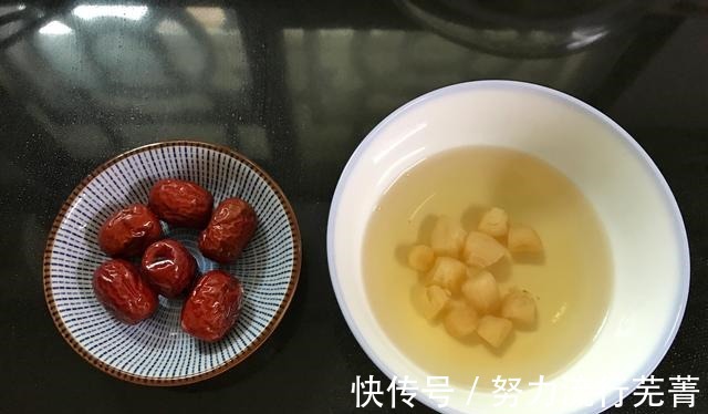 花胶|冬天寒冷干燥,女人要多喝这汤,营养滋润,胶质满满又驱寒!