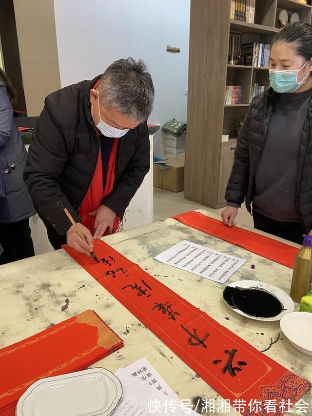 书法家！衡水书法家走进滏兴国际园为居民写春联送祝福