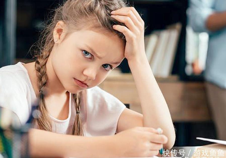 工地|孩子厌学被妈妈送到工地,不料弄巧成拙,工友:娃太懂搬砖了