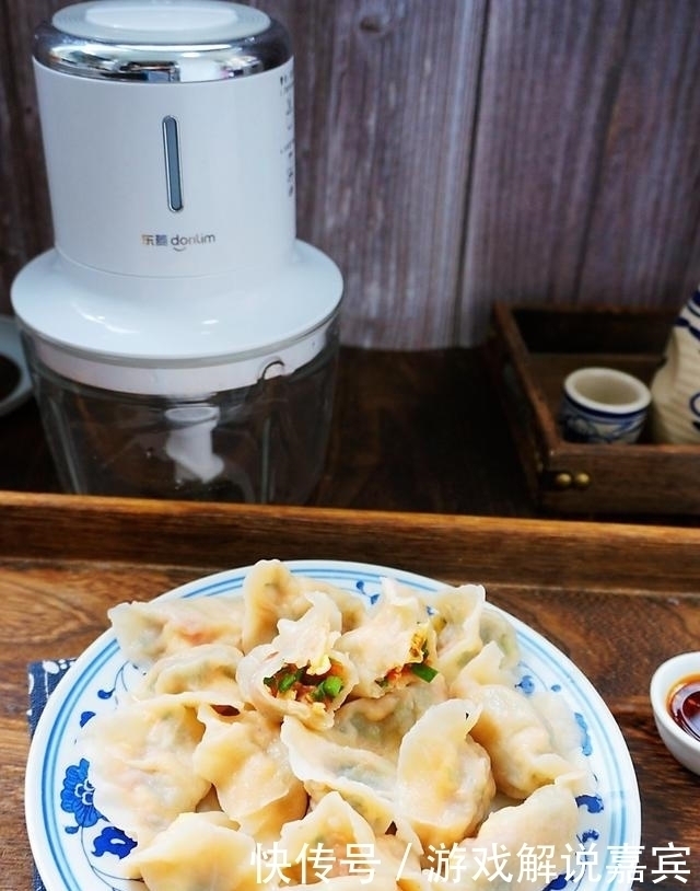 三伏天最爱这素馅饺子,鲜嫩可口,5块钱做一锅,比肉馅还受欢迎