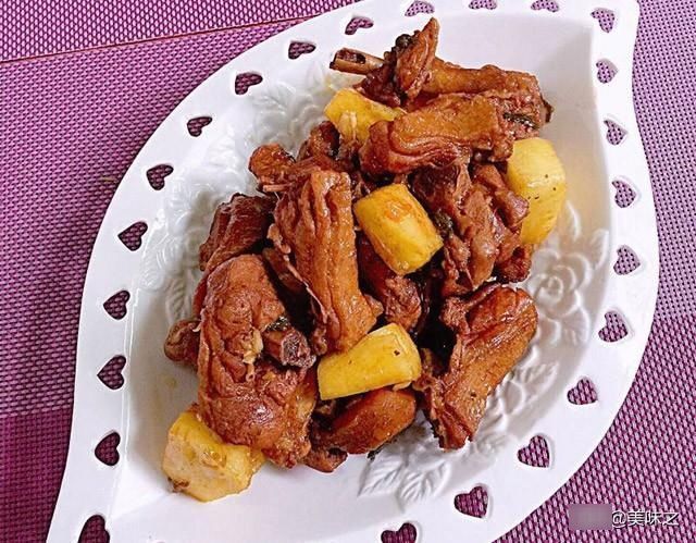 14道酸酸甜甜菠萝菜的做法，菠萝入菜提香又爽口，口感清新解腻