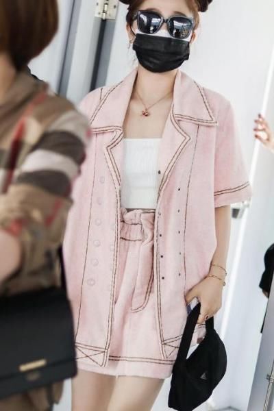 女团|青2虞书欣出门被抓拍,失去了节目滤镜后,小粗腿引网友热议