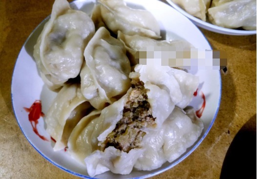 倍馋这饺子,比煮的省事,尤其这菜做馅,清香味美