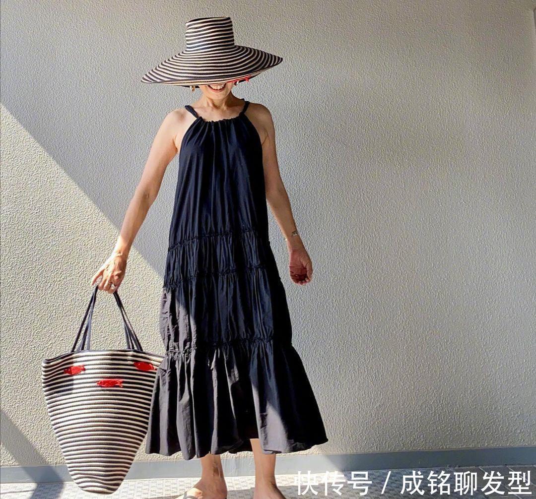 女性|这才是适合60女性的减龄穿搭，不花哨不扮嫩，自然老去也很美